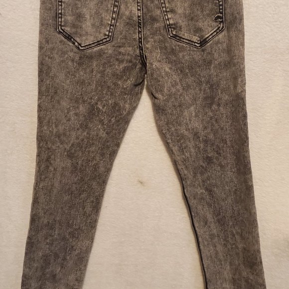 Guess Kids Girl's size 16/18 Shirt paired with Girl's size 18 Black Acid  Denim - Picture 3 of 4